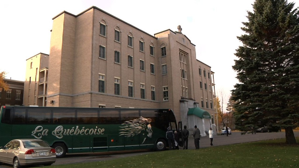 Autobus devant services diocésain