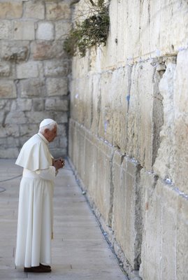 Benoît XVI au Mur des Lamentations